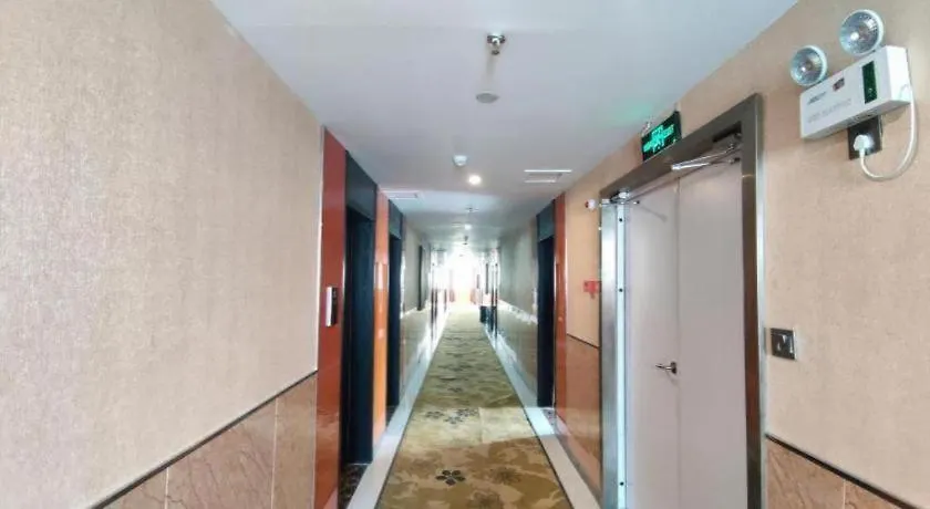 Thank Inn Plus Hotel He'Nan Zhoukou Chuanhui District Red Star Macalline 2*,  Cina